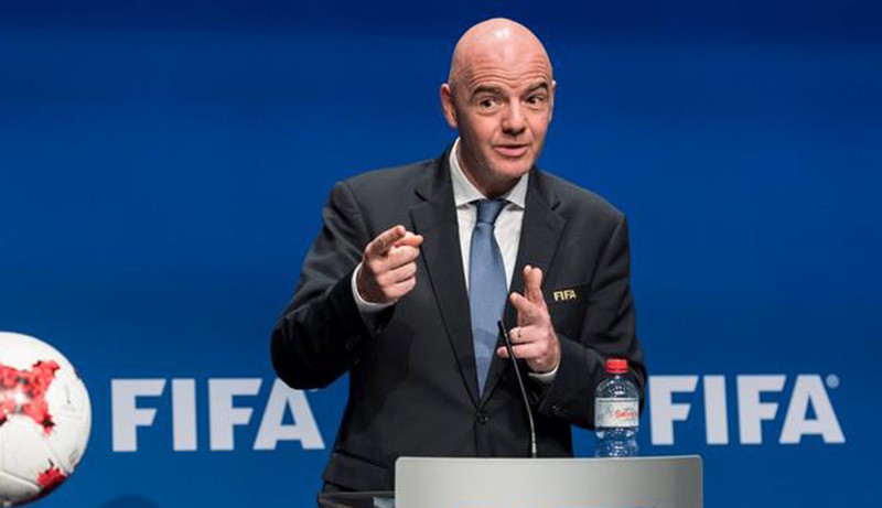 FIFA (Διεθνής Ποδοσφαιρική Ομοσπονδία): "Έρχεται νέο ποδοσφαιράκι με το όνομα FIFA που θα είναι το καλύτερο"