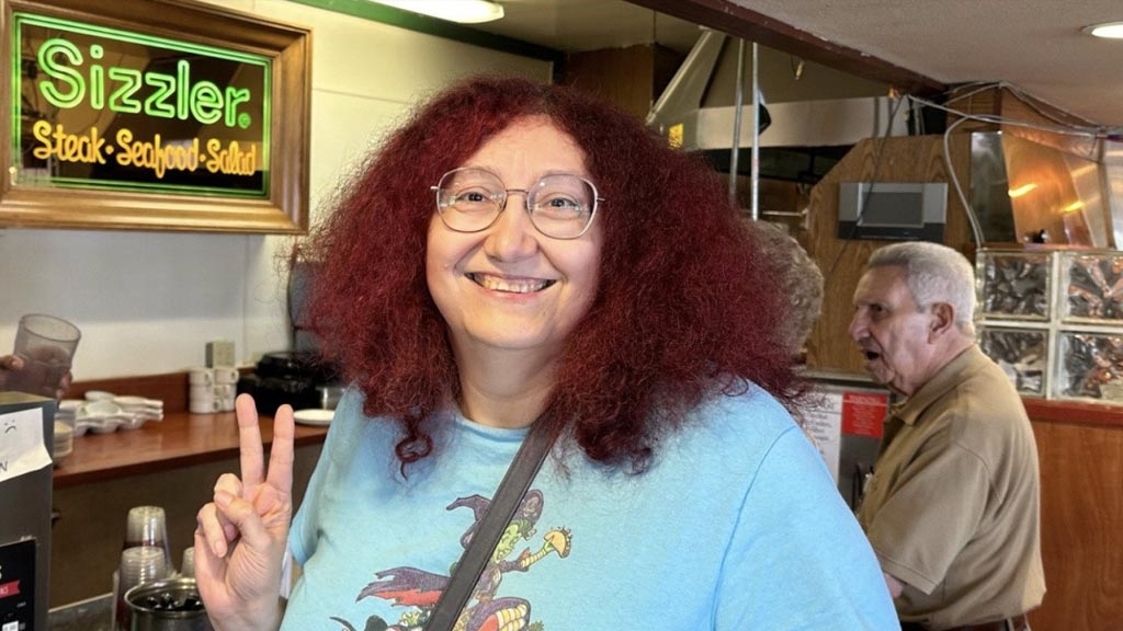 Η πρώτη πρωταθλήτρια των ΗΠΑ σε video game και programmer, Rebecca Heineman, ξεκίνησε GoFundMe για τις θεραπείες του καρκίνου της