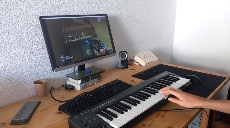 Hacker στο Overwatch παίζει το in-game πιάνο