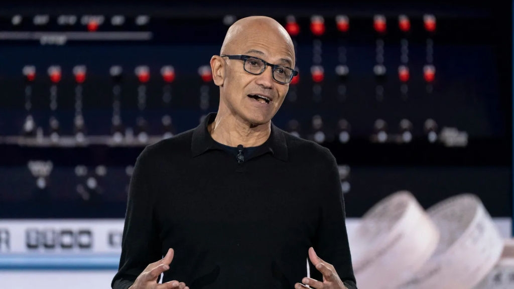 Ο CEO της Microsoft αφήνει υπονοούμενα ότι το επόμενο Xbox θα μοιάζει με PC