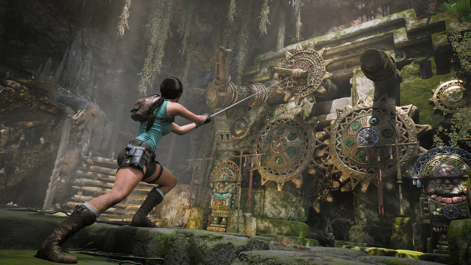 Η νέα ηθοποιός της Lara Croft  εξάρθρωσε τη γνάθο της και χτύπησε το χέρι της κατά τα γυρίσματα του Tomb Raider: Legacy of Atlantis