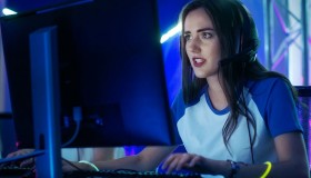 female-gamers-online-abuse-suicidal